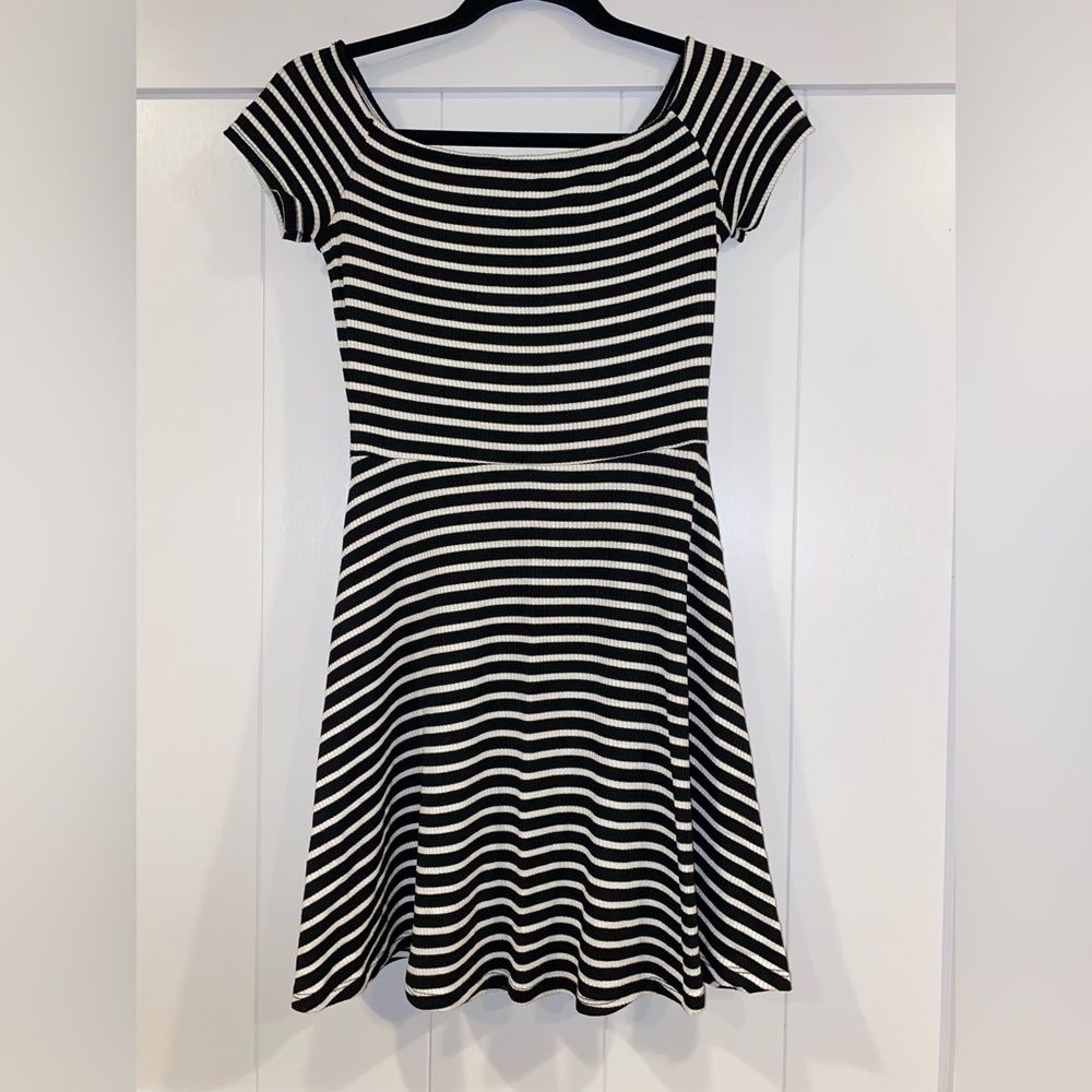 Women’s Love Fire Black & White Striped Short Sleeve Skater Dress -Size Junior S